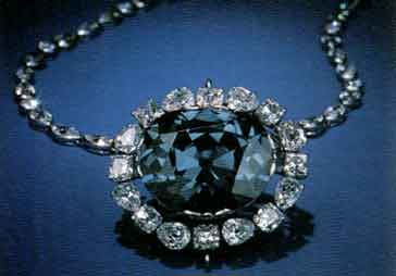 Злосчастный алмаз Хоуп надежно хранится в Смитсоновском институте...